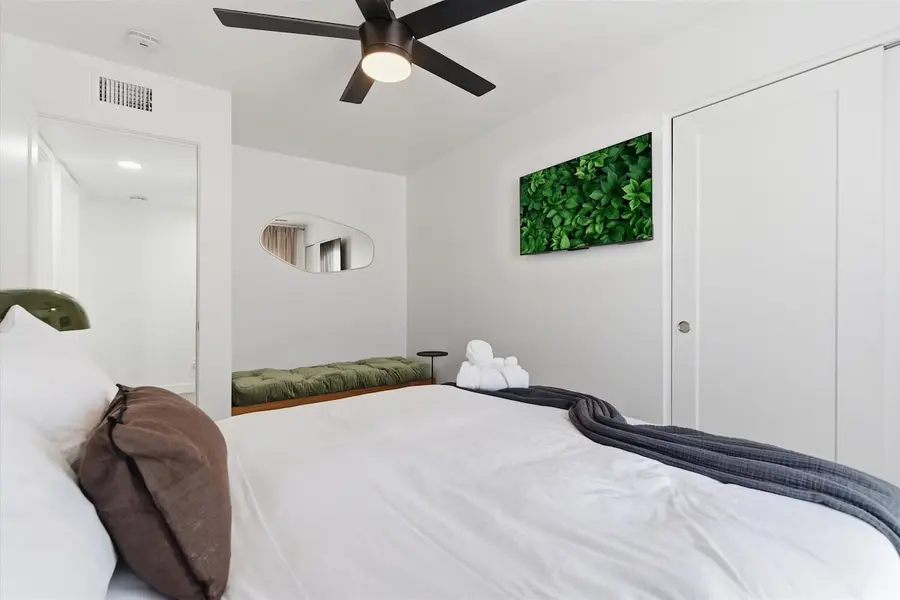 Queen bed in the third bedroom at Hideaway in Scottsdale