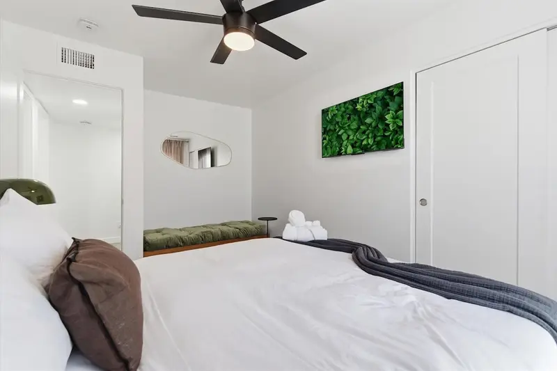 Queen bed in the third bedroom at Hideaway in Scottsdale